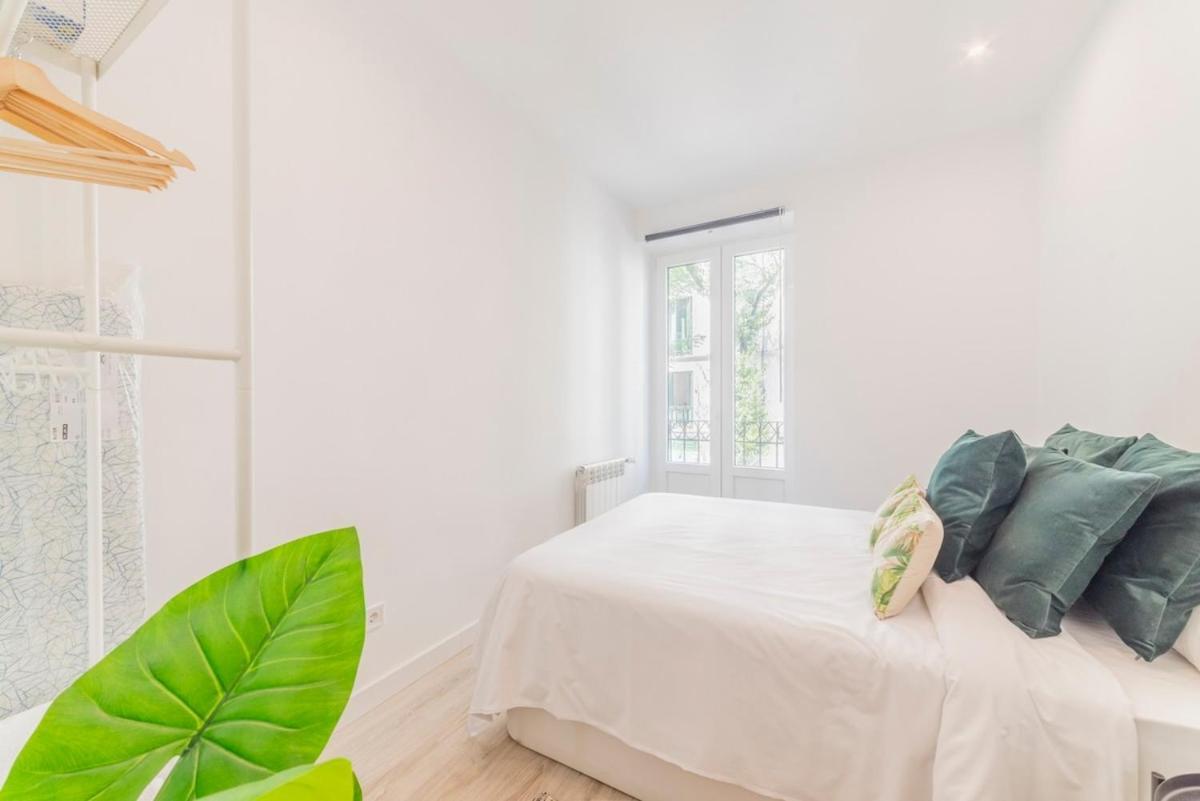 Encantador Apartamento Atocha Madrid Luaran gambar